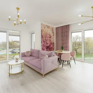 https://fredry-2-apartament-liliowy.kolobrzeghotels.com